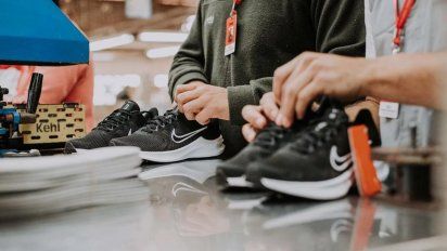 El famoso outlet de Buenos Aires que vende zapatillas a menos de $40.000