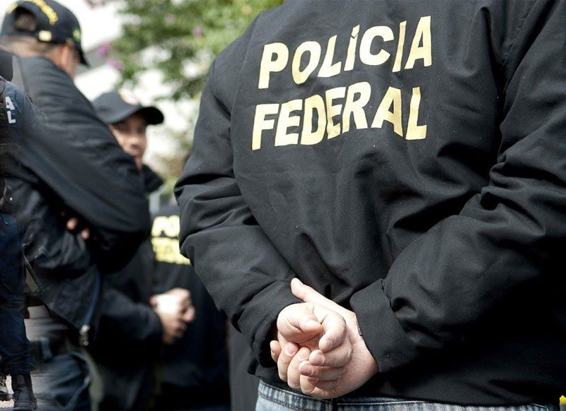 Efectivos en actividad y retirados de la PFA marcharon miércoles desde desde la puerta del Departamento Central de la esa fuerza hasta la puerta del Congreso, junto a familiares y asociaciones de vecinos.