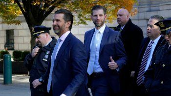 Testifican los hermanos Trump en el marco del juicio por fraude, que recae sobre la Organización Trump Testifican los hermanos Trump en el marco del juicio por fraude, que recae sobre la Organización Trump