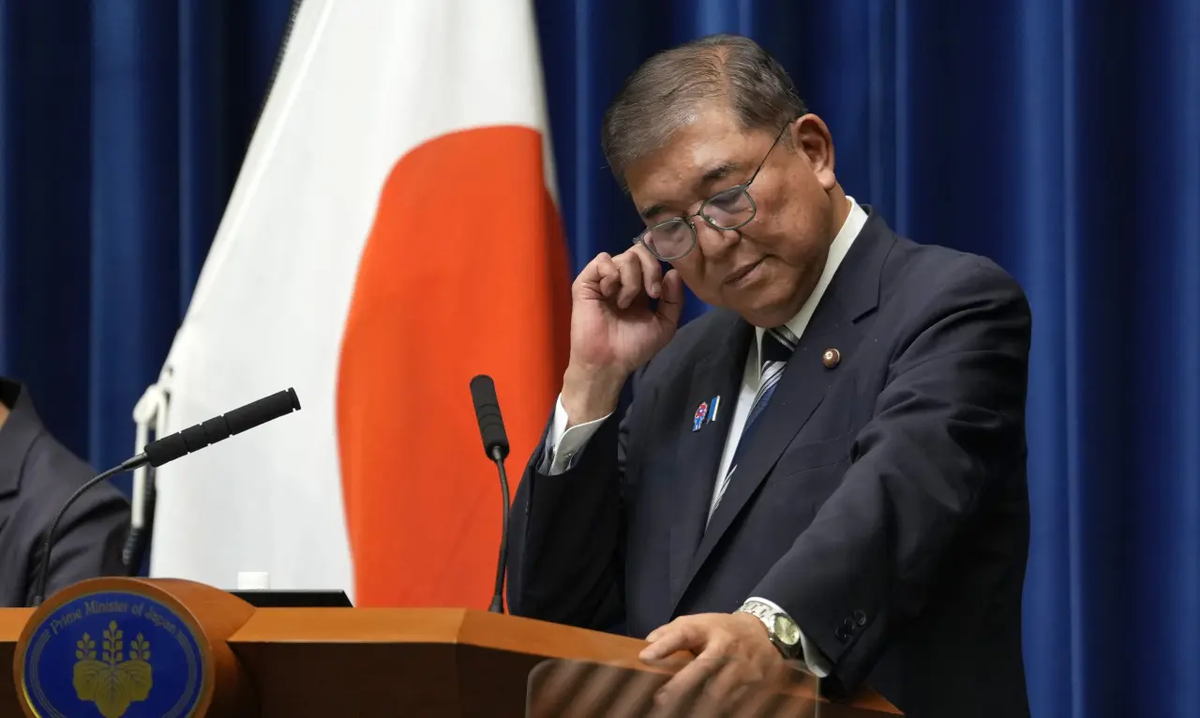 Renuncia: el primer ministro asumió la responsabilidad por los malos resultados electorales y expresó su pesar por no haber cumplido con las expectativas como líder del PLD, según la agencia japonesa Kyodo. Renuncia: el primer ministro asumió la responsabilidad por los malos resultados electorales y expresó su pesar por no haber cumplido con las expectativas como líder del PLD, según la agencia japonesa Kyodo.