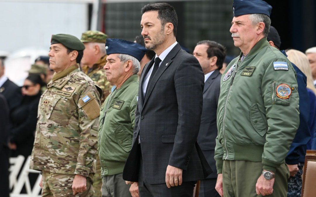 Luis Petri y Fernando Mengo, entre otros. Luis Petri y Fernando Mengo, entre otros.