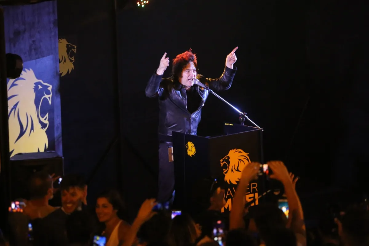 Los libertarios y las redes no dejan de ir de la mano, en un tridente explosivo liderado por Javier Milei, que logr&oacute; convertirse en todo un fen&oacute;meno digital sin precedentes.&nbsp;