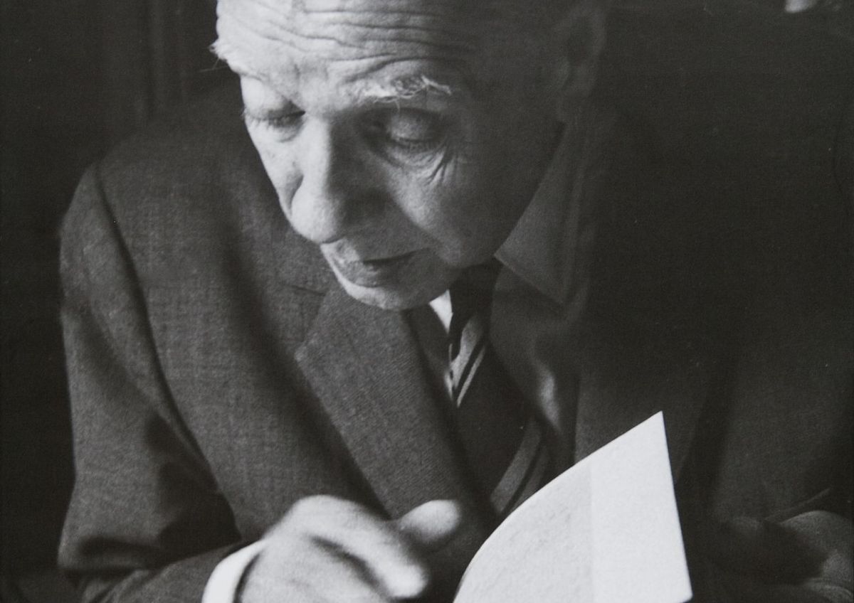Jorge Luis Borges en medio del placer, leer.