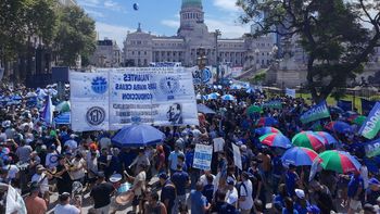 Gremios copan las calles mientras sesiona el Senado: Ya hay incidentes