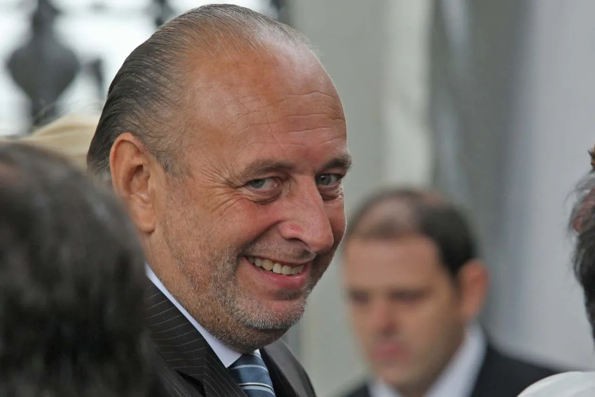 Ante la crisis de Raízen, José Luis Manzano acelera para quedarse con las estaciones de Shell.