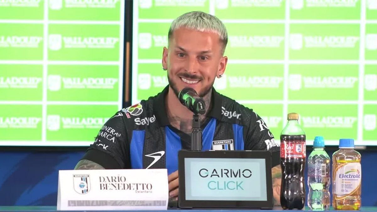 DaríoBenedetto fue presentado como nuevo refuerzo del Querétaro de México y en laconferencia hizo mención a Boca, se acordó de Juan Román Riquelme.