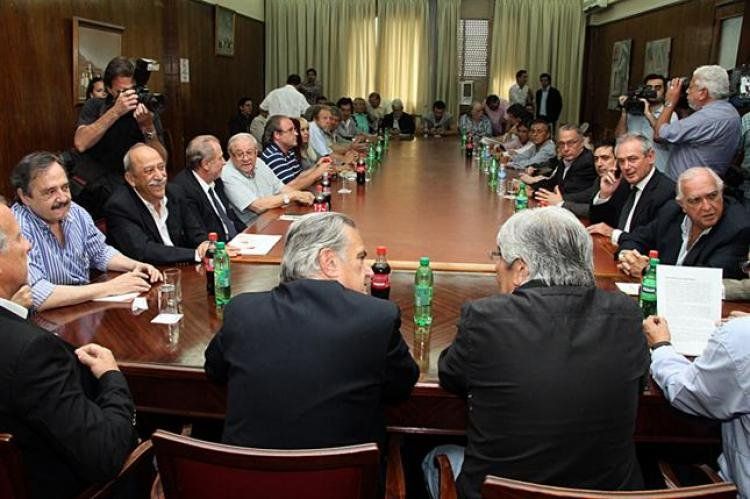 Ricardo Alfonsín se reunió este lunes (17/12) con la CGT opositora en presencia de Hugo Moyano.