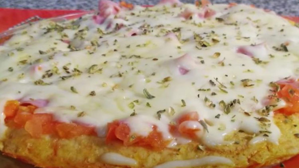 Cena fácil: receta de pizza sin harina ni levadura a la sartén