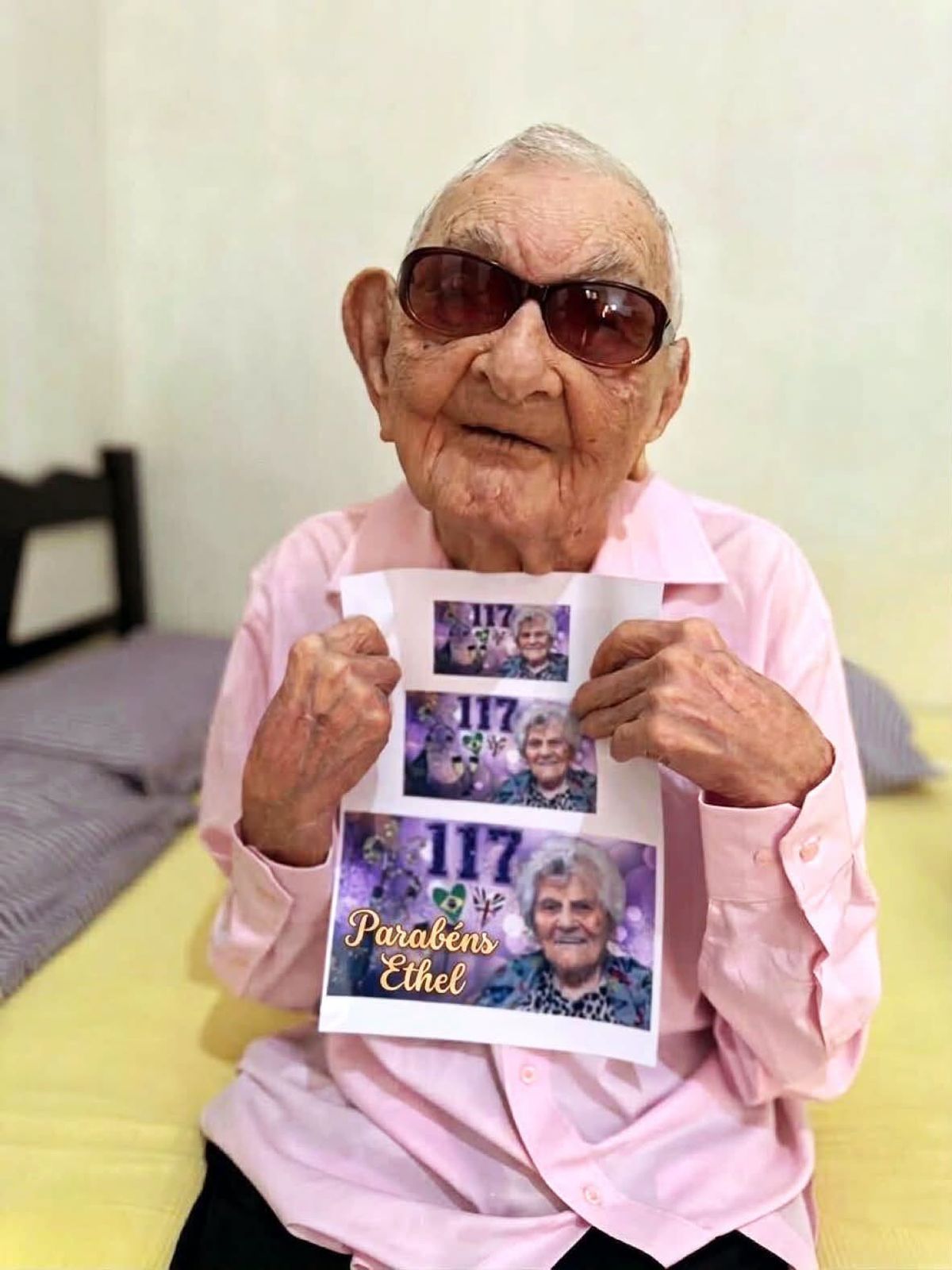 El hombre más longevo del mundo, el brasileño João Marinho Neto (113 años), envió una tarjeta personalizada a Ethel Caterham para felicitarla en la celebración de su cumpleaños número 117.