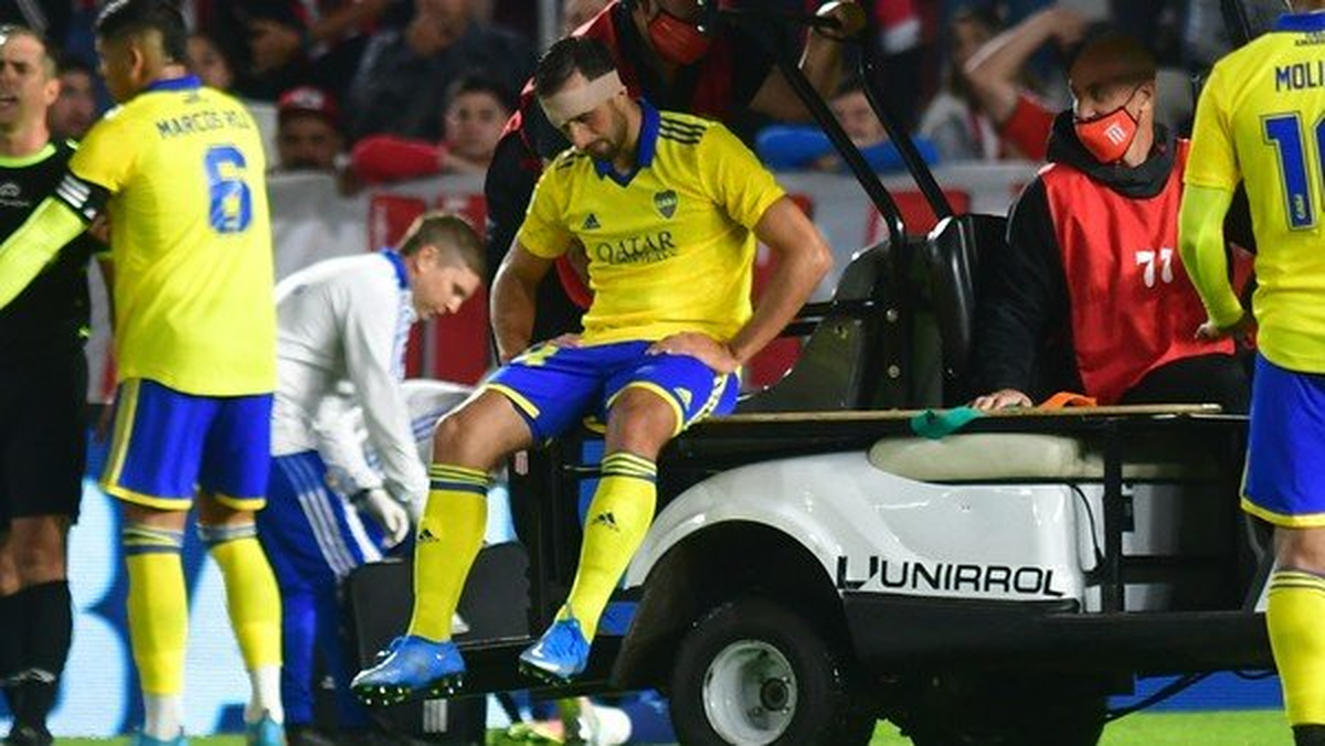 Carlos Izquierdoz se lesionó en Boca y estará afuera un largo tiempo.