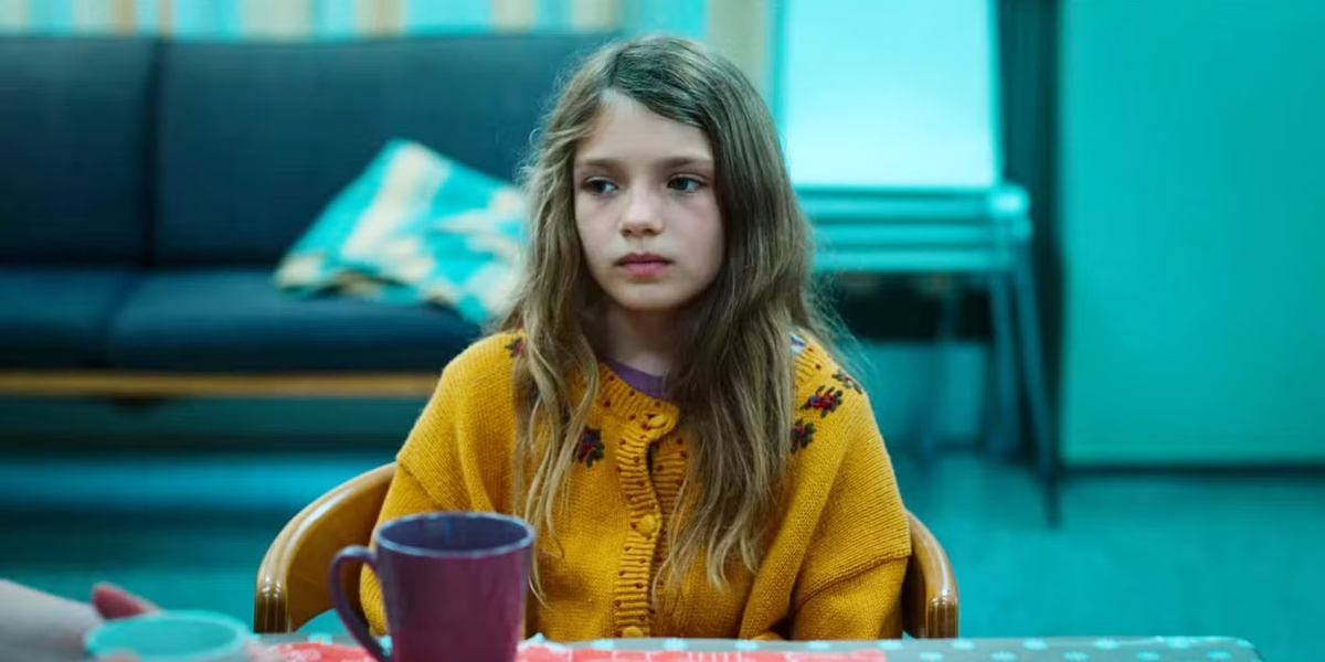 La historia con solo 6 episodios se centra en las secuelas del trauma más que en el crimen mismo. La historia con solo 6 episodios se centra en las secuelas del trauma más que en el crimen mismo. 