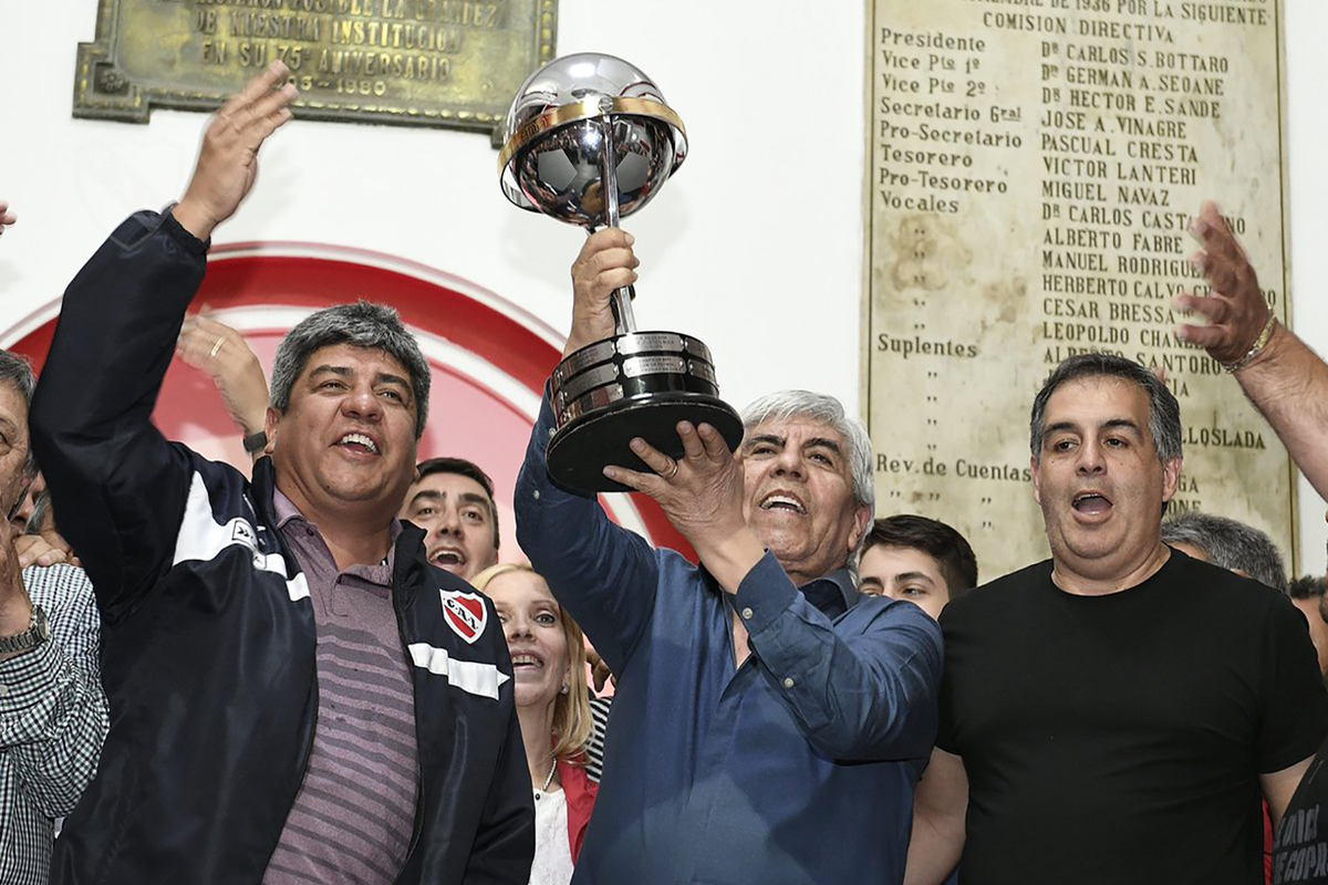 Hugo Moyano festeja su reelección en Independiente. 2017.