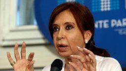 altText(Carta CFK: Un periodista salió a cruzarla)}