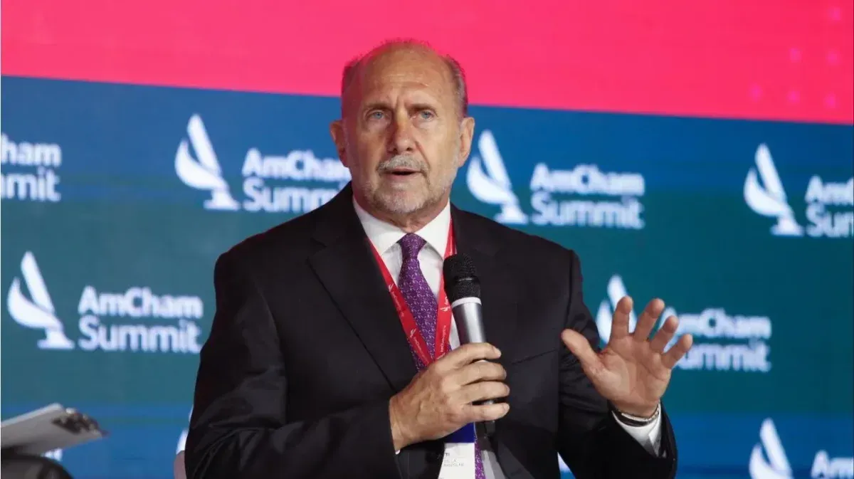 El ex gobernador Omar Perotti empieza delinear las estrategias para competir en las elecciones legislativas de 2025, incluso por fuera del peronismo.