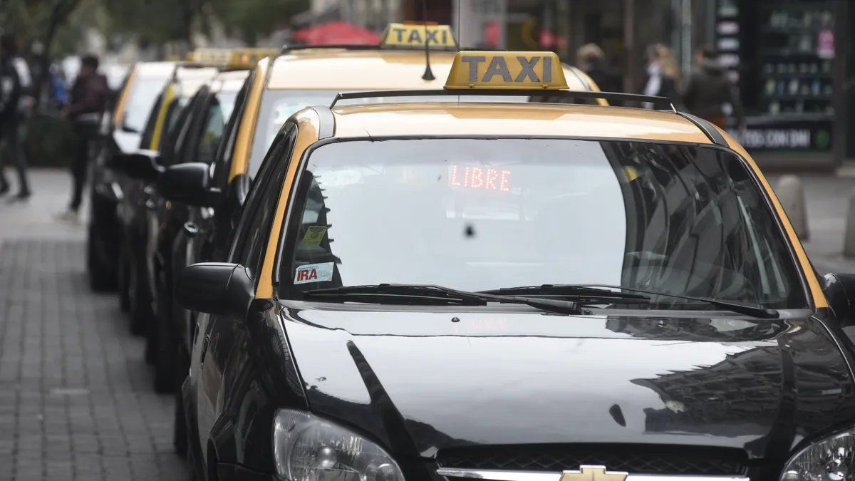 Taxistas de Rosario le exigen al Concejo el pago electrónico