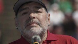 altText(Maradona reaparece en Netflix en una serie sobre mafia y barrasbravas)}