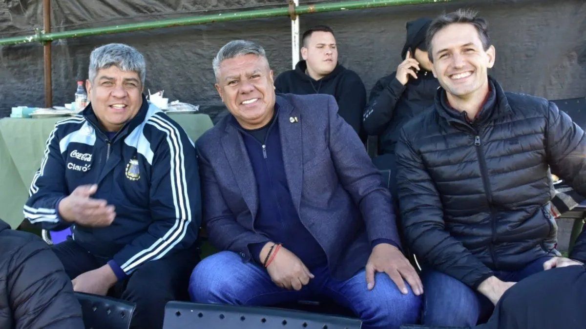 Pablo Moyano y Chiqui Tapia mirando a Camioneros en mayo 2024