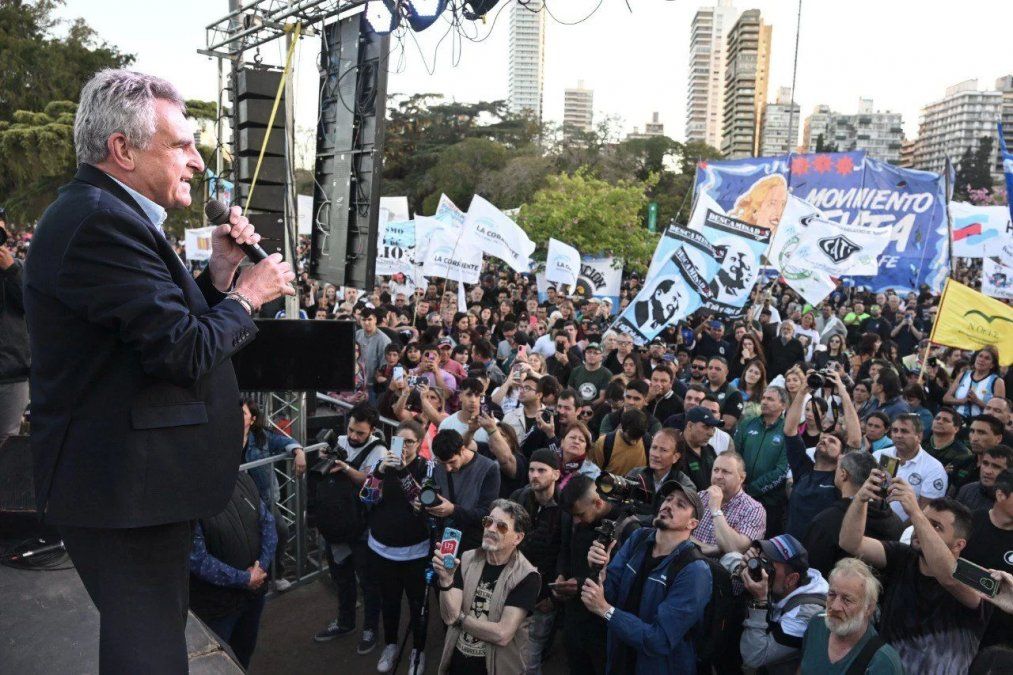 Agustín Rossi presente en la marcha de Rosario por el Día de la Lealtad.&nbsp;