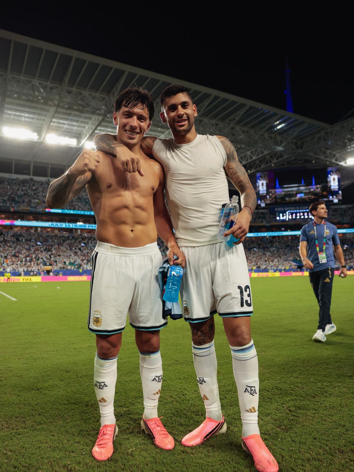 Cuti Romero y Lisandro Martínez podrían juntarse en un equipo de Europa.&nbsp;