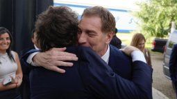 Javier Milei apuesta las relaciones con los gobernadores a Diego Santilli. Javier Milei apuesta las relaciones con los gobernadores a Diego Santilli.