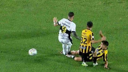 Benedetto fue expulsado por una insólita falta y crece la bronca en Olimpia