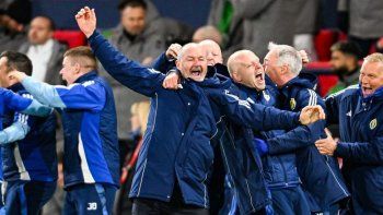Steve Clarke y su festejo por la clasificación al Mundial 2026 con Escocia. Steve Clarke y su festejo por la clasificación al Mundial 2026 con Escocia.