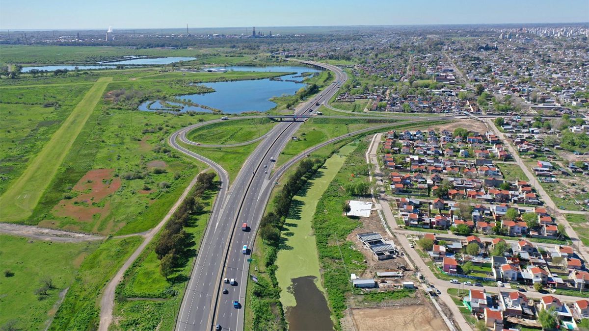 AUBASA anunció que se presentó en la licitación por las rutas nacionales pero el Gobierno de la Provincia de Buenos Aires denunció “irregularidades”. AUBASA anunció que se presentó en la licitación por las rutas nacionales pero el Gobierno de la Provincia de Buenos Aires denunció “irregularidades”.