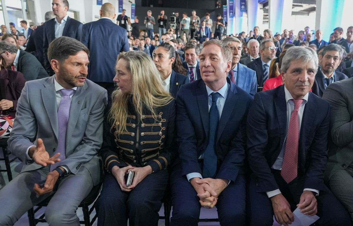Con Maximiliano Pullaro como anfitrión, Karina Milei, Diego Santilli y Luis Caputo estuvieron en Rosario. Con Maximiliano Pullaro como anfitrión, Karina Milei, Diego Santilli y Luis Caputo estuvieron en Rosario. 