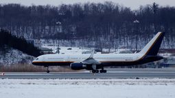 Un avión que transporta al derrocado presidente venezolano Nicolás Maduro aterriza en la Base Aérea Nacional Stewart de la Guardia Nacional en Newburgh, Nueva York, el 03/01/2026. Un avión que transporta al derrocado presidente venezolano Nicolás Maduro aterriza en la Base Aérea Nacional Stewart de la Guardia Nacional en Newburgh, Nueva York, el 03/01/2026.