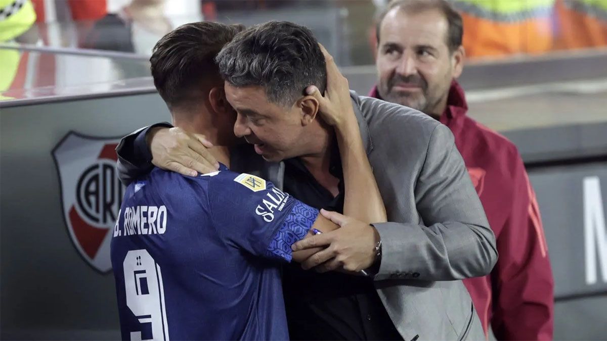 Boca y River esperan por la definición de la Copa Argentina 2024 y ruegan para que Vélez le gane a Central Córdoba para ingresar a la Copa Libertadores. Boca y River esperan por la definición de la Copa Argentina 2024 y ruegan para que Vélez le gane a Central Córdoba para ingresar a la Copa Libertadores.