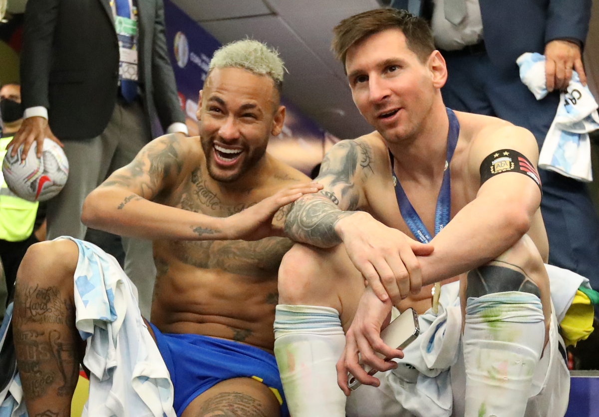 Lionel Messi y Neymar Jr, íntimos amigos, tras la final de la Copa América.