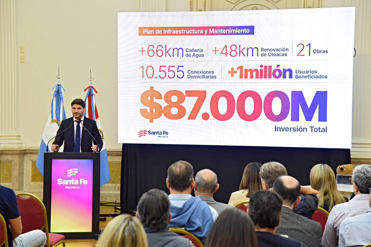 El gobernador presentó el plan de renovación y rehabilitación de redes que beneficiará a más de 1 millón de usuarios en la provincia y demandará una inversión de $ 87.000 millones. El gobernador presentó el plan de renovación y rehabilitación de redes que beneficiará a más de 1 millón de usuarios en la provincia y demandará una inversión de $ 87.000 millones. 