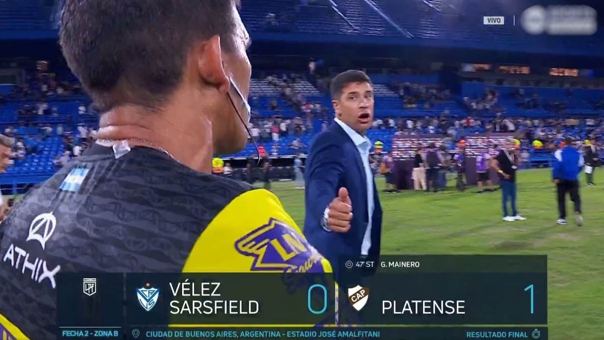 Vélezsumó su segunda caída consecutiva, esta vez ante Platense con el césped en malestado mientras que Sebastián Domínguez se cruzó con Andrés Merlos. (Foto:Captura TV)