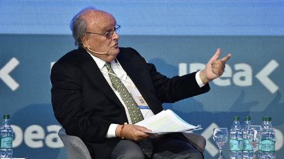 Cerrar ministerios, dólar blue y PASO: el FR juega en medios