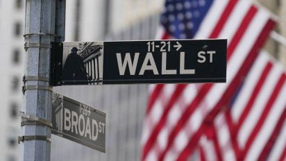 Wall Street contraído, el dato del empleo y la Fed no ayudan
