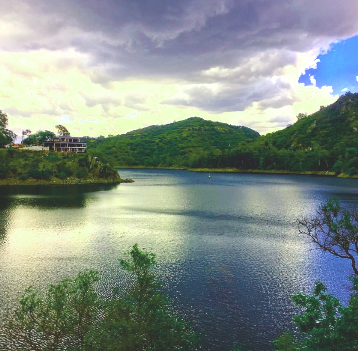 El Dique Los Molinos ofrece vistas alucinantes a las sierras de Córdoba. El Dique Los Molinos ofrece vistas alucinantes a las sierras de Córdoba.