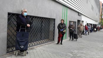 El distanciamiento social de 2 metros quedó sin efecto, aunque en la práctica ya no se respetaba, excepto en comercios. El distanciamiento social de 2 metros quedó sin efecto, aunque en la práctica ya no se respetaba, excepto en comercios.