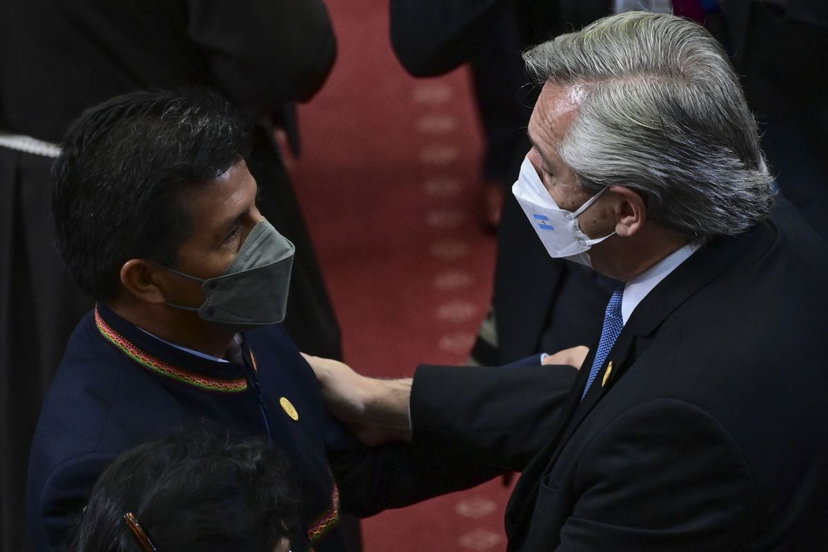 Pedro Castillo, Presidente de Per&uacute;, apoyado por Alberto Fern&aacute;ndez.&nbsp;
