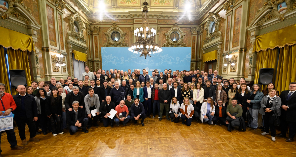 Axel Kicillof reunió a unos 70 intendentes, además de trabajadores de la Salud, para denunciar la Axel Kicillof reunió a unos 70 intendentes, además de trabajadores de la Salud, para denunciar la