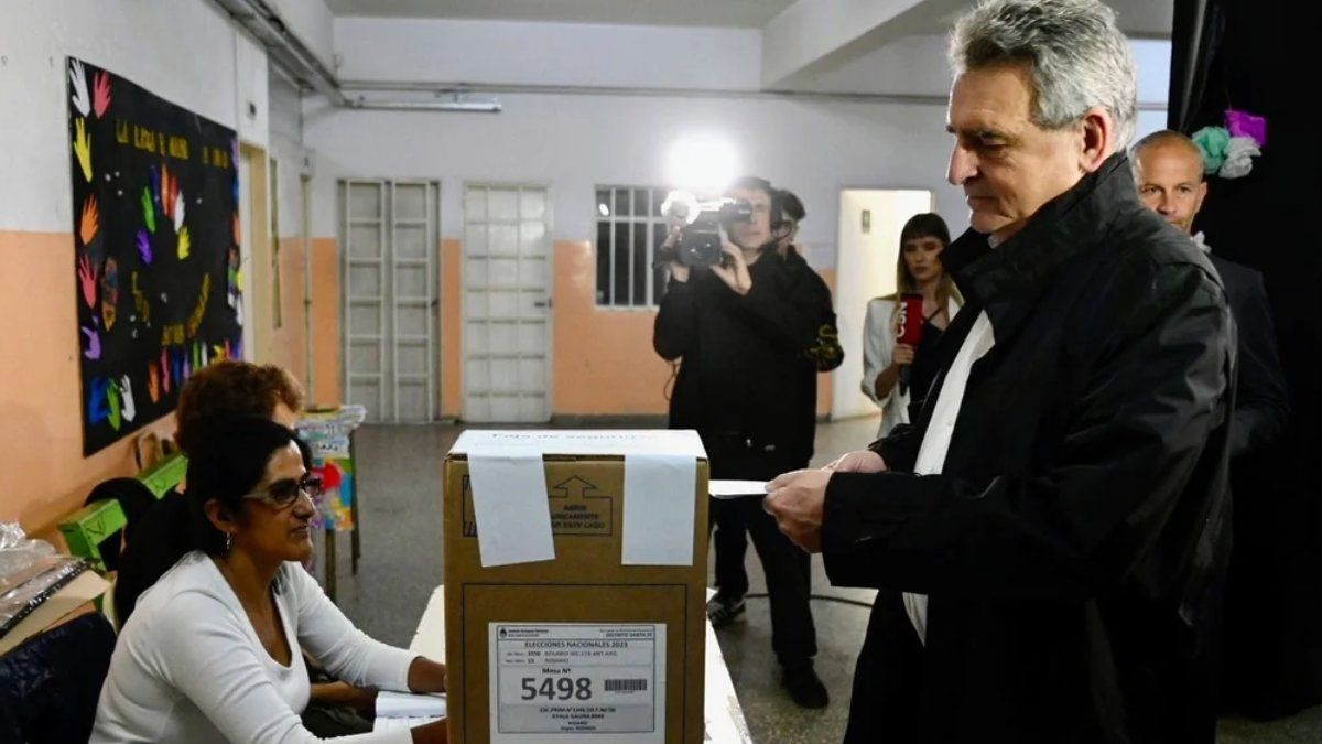 Agustín Rossi emitiendo su voto.&nbsp;