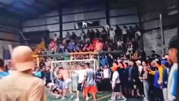 NahuelBarrios, jugador de Barracas Central y que está a préstamo en San Lorenzo, fuedetenido tras protagonizar un tiroteo en un torneo de fútbol en Dock Sud.(Foto: Captura de TV) NahuelBarrios, jugador de Barracas Central y que está a préstamo en San Lorenzo, fuedetenido tras protagonizar un tiroteo en un torneo de fútbol en Dock Sud.(Foto: Captura de TV)