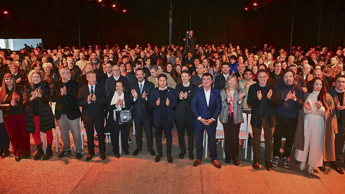 El gobernador de la provincia de Buenos Aires, Axel Kicillof, presentó en Vicente López el nuevo COPEC y volvió a criticar a Javier Milei. El gobernador de la provincia de Buenos Aires, Axel Kicillof, presentó en Vicente López el nuevo COPEC y volvió a criticar a Javier Milei.
