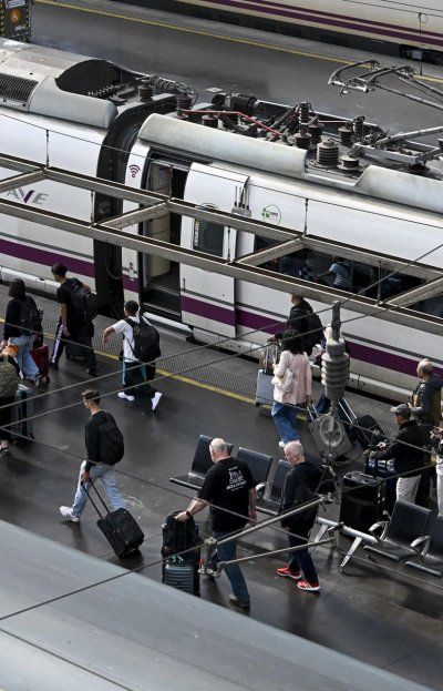 Cancelaciones y retrasos: la tragedia de Toledo y la huelga complican el puente en España