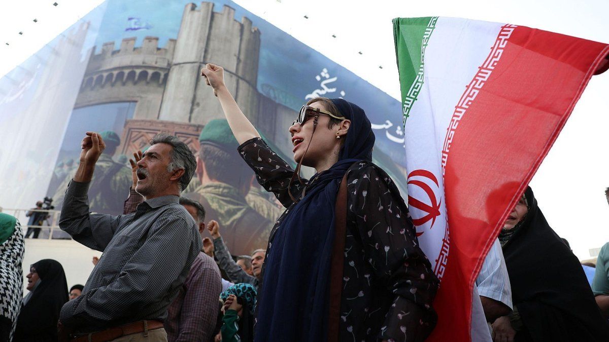 Iraníes gritan consignas durante una manifestación contra Estados Unidos e Israel en Teherán&nbsp;