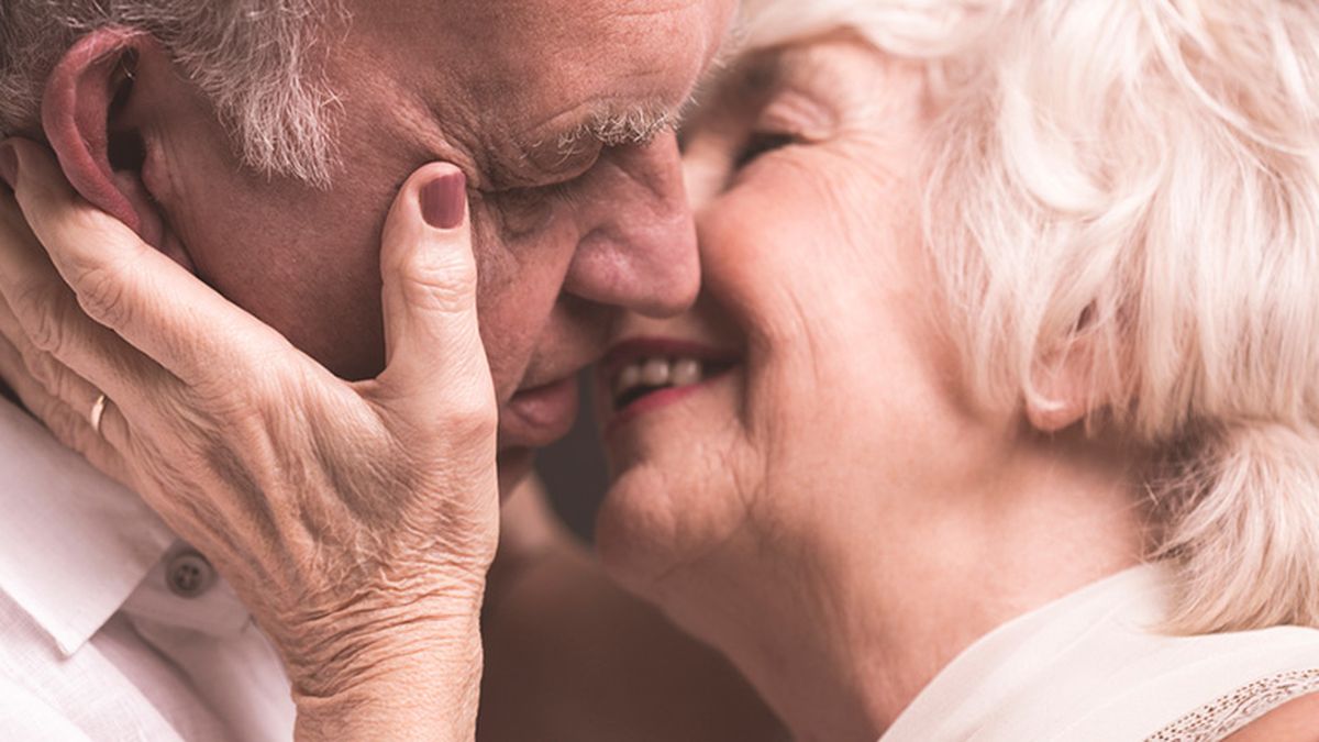 Mantener vigente la sexualidad es posible y sano, e implica afecto, compañía, ganas de vivir, contacto físico, buenas relaciones con los demás, autoafirmación. Mantener vigente la sexualidad es posible y sano, e implica afecto, compañía, ganas de vivir, contacto físico, buenas relaciones con los demás, autoafirmación.