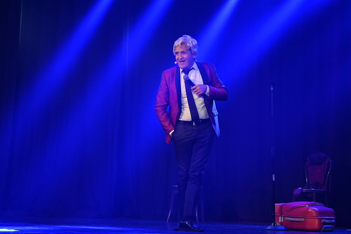 Álvaro Navia llega con su obra gratuita en uno de los puntos del AMBA. Álvaro Navia llega con su obra gratuita en uno de los puntos del AMBA.