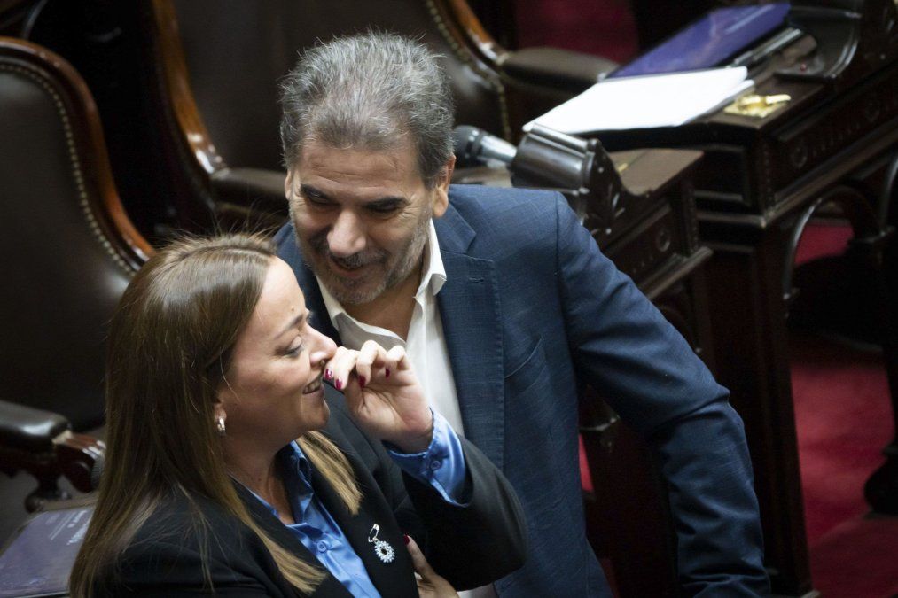 Cristian Ritondo conversando con Cecilia Moreau hizo estallar a LLA (¿o es solo una excusa para pegarle al PRO?).
