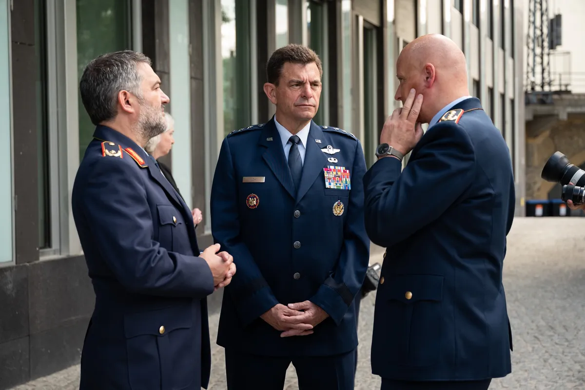 Jefe del departamento de operaciones y ejercicios del Comando de la Fuerza A&eacute;rea del Bundeswehr, Frank Graefe y el inspector de la Fuerza, Ingo Gerhartz.