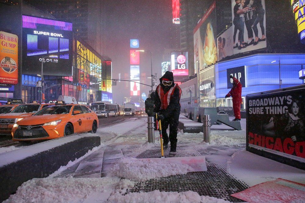 Time Square tuvo una semana con nieve que no impidió presentar las novedades 2026. En la mañana del 30/12 los organizadores, incluidos el jefe de la Policía y el alcalde de NY explicaron cómo será el operativo de seguridad en la zona. Time Square tuvo una semana con nieve que no impidió presentar las novedades 2026. En la mañana del 30/12 los organizadores, incluidos el jefe de la Policía y el alcalde de NY explicaron cómo será el operativo de seguridad en la zona.