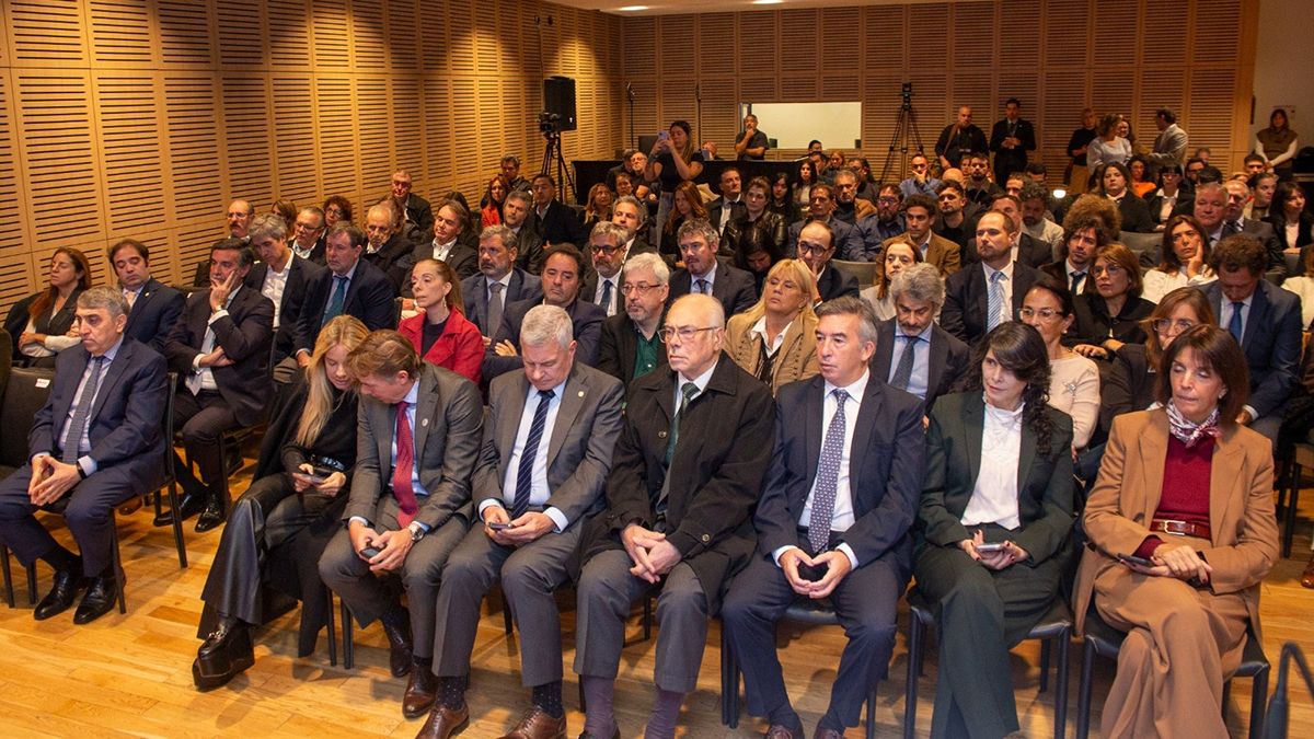 El Poder Judicial de la ciudad de Buenos Aires presentó la capacitación obligatoria “Ley Malvinas” en el Museo Islas Malvinas e Islas del Atlántico Sur. El Poder Judicial de la ciudad de Buenos Aires presentó la capacitación obligatoria “Ley Malvinas” en el Museo Islas Malvinas e Islas del Atlántico Sur.